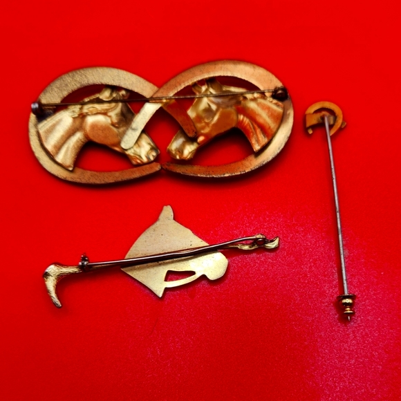 Equestrian Gold Tone Pins - Picture 2 of 2